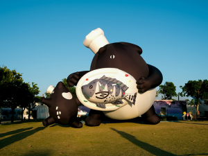 馬來貘登場高雄彌陀漁港!超萌公共藝術療癒現身海岸光廊!